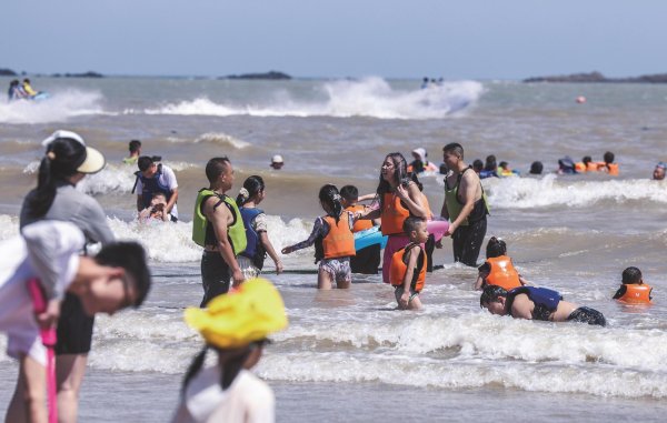 富才配资 东海之滨迎来暑期“游客潮”
