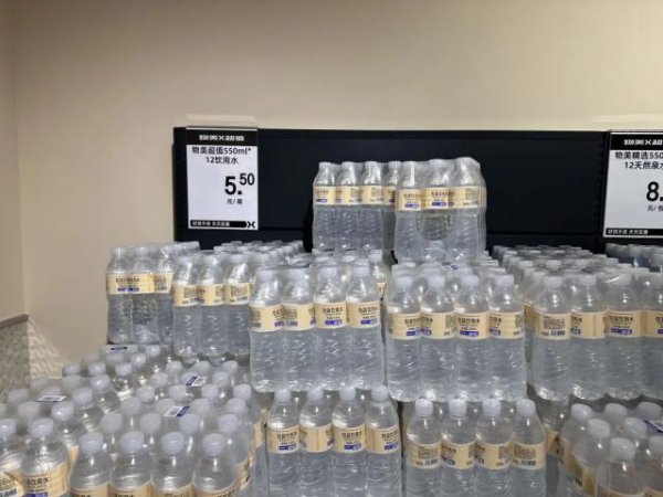 永之胜 当5块钱12瓶的饮用水开始出现：中国进入了硬折扣时代